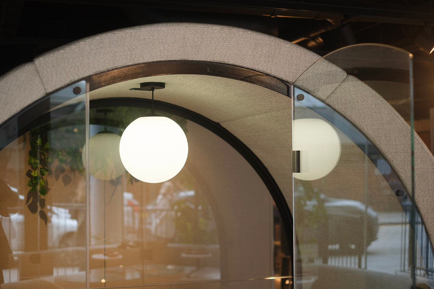 jdd archie meeting pod with glass door